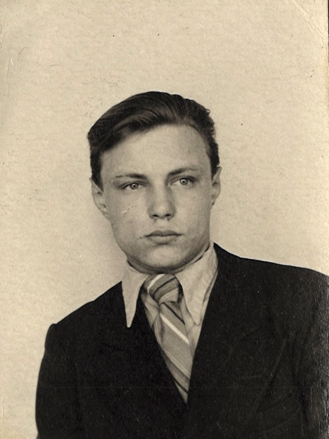 2. ГАПК, Ф.Р.-1532, Оп. 1, Д. 59, Л. 3., Е. М. Шальников, 1948 г., Владивосток.jpg 2. ГАПК, Ф.Р.-1532, Оп. 1, Д. 59, Л. 3., Е. М. Шальников, 1948 г., Владивосток.jpg