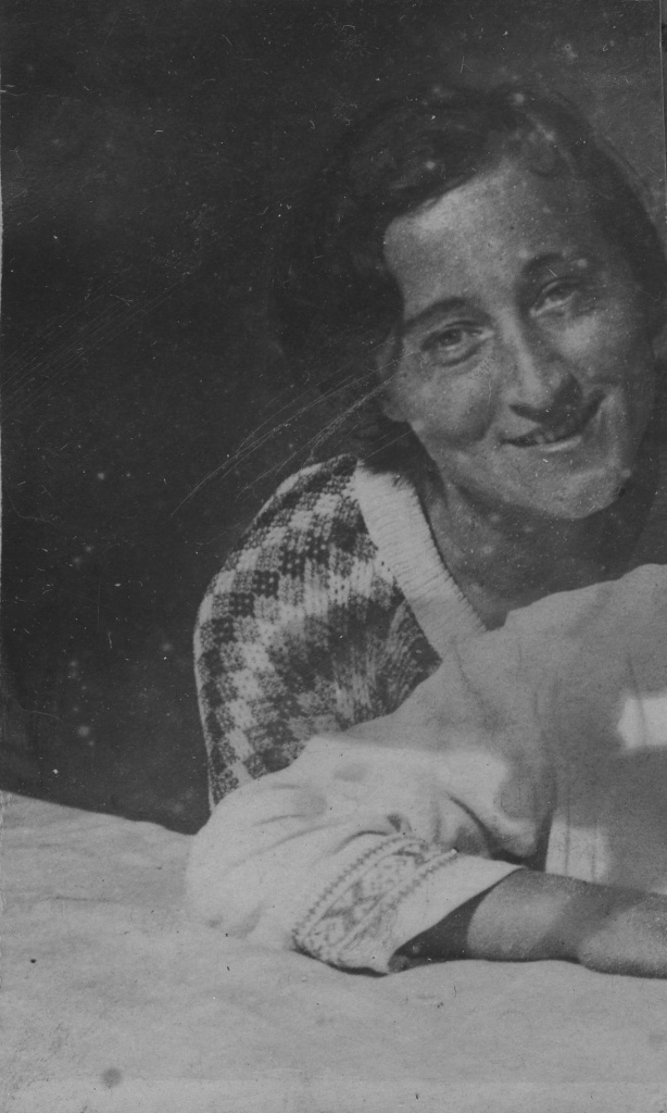 3. ГАПК. Фотофонд. П-8479. З. И. Волгина – первый диктор, открывшая вещания 1 января 1926 года..jpg