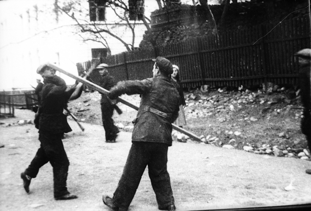 ГАПК. Фотофонд, 0722 а. Трудящиеся города на всевобуче.jpg 0-722-а.-Трудящиеся-города-на-всеобуче-_12_.jpg