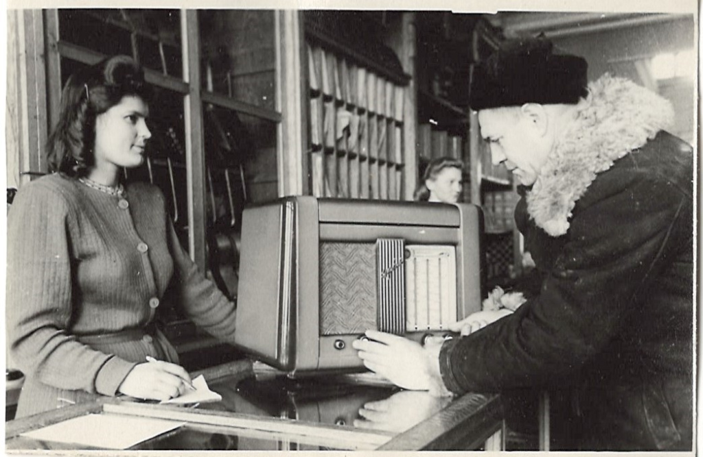 ГАПК. Фотофонд 0-8590 (негатив). Внутренний вид торговых залов Владивостокского ГУМа