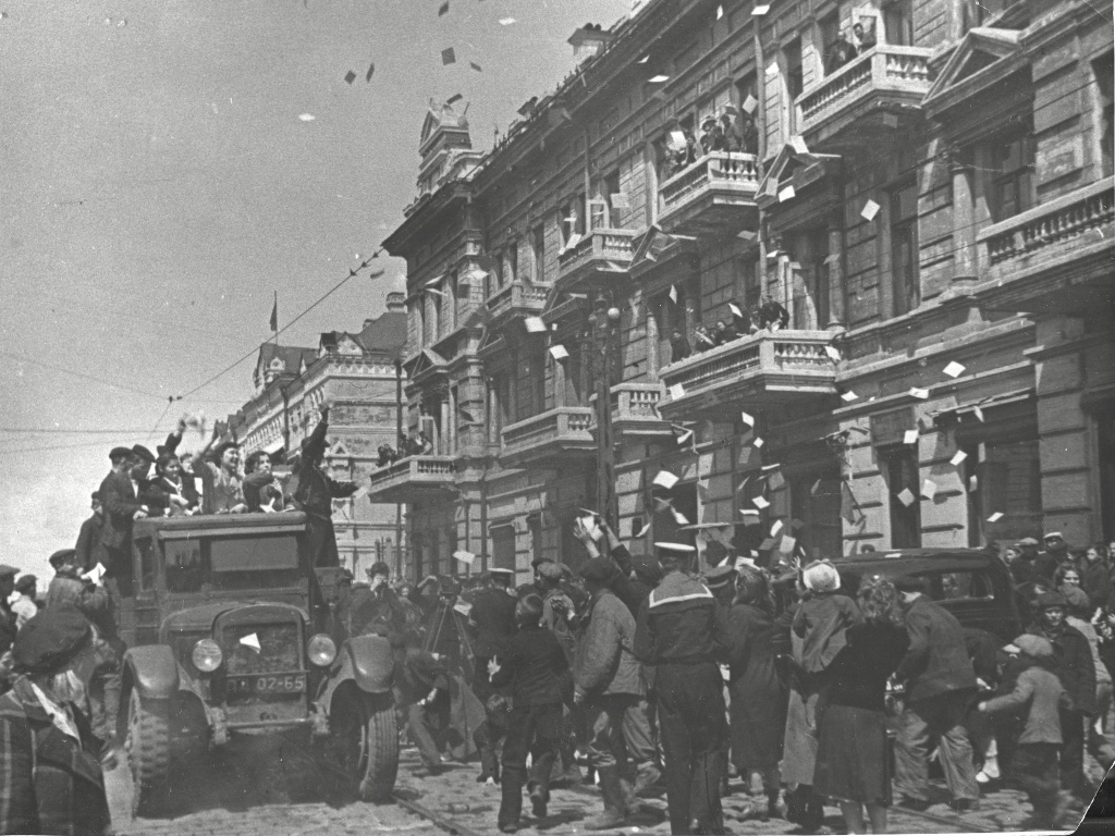 60. День Победы во Владивостоке, май 1945 г., ГАПК, фотофонд, П-9913.jpg 60. День Победы во Владивостоке, май 1945 г., ГАПК, фотофонд, П-9913.jpg