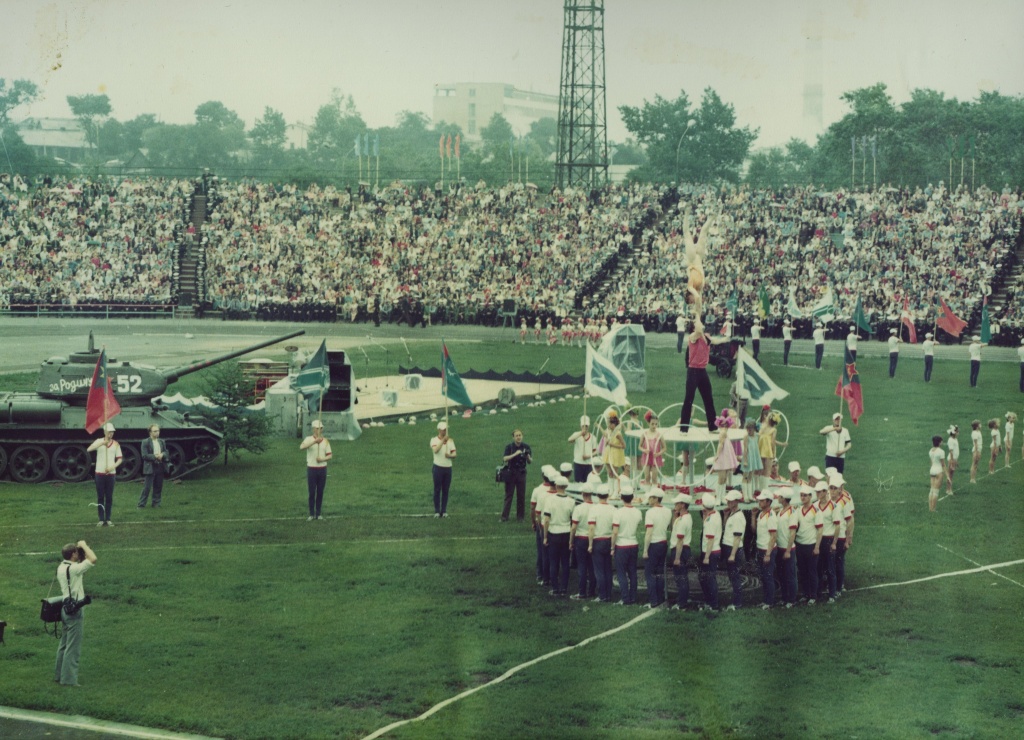 ГАПК. Фотофонд, П-12401. 125 лет г. Владивостоку. Открытие праздника на стадионе «Динамо», 1985 г.