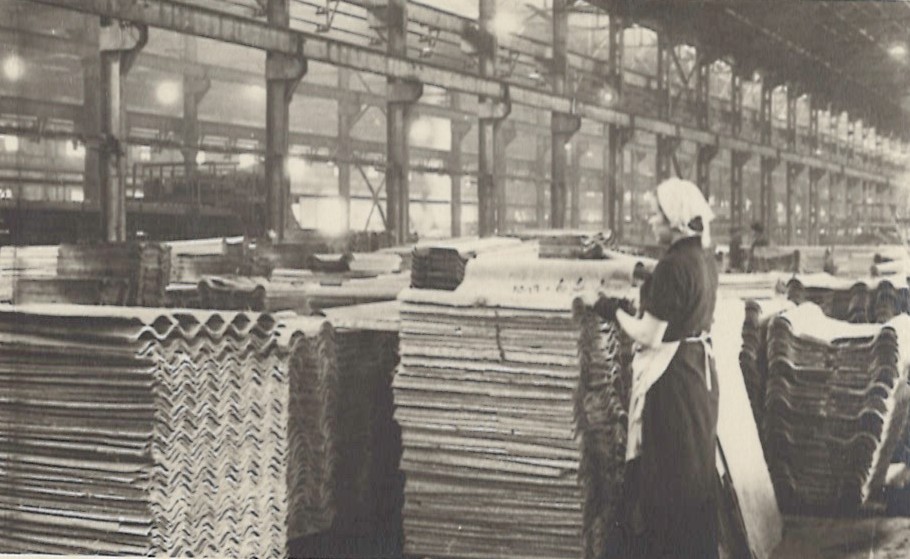 ГАПК. Фотофонд, 0442 (2). Цех фанерно-шиферного завода на станции Океанская Приморского края. 1958 г..jpg