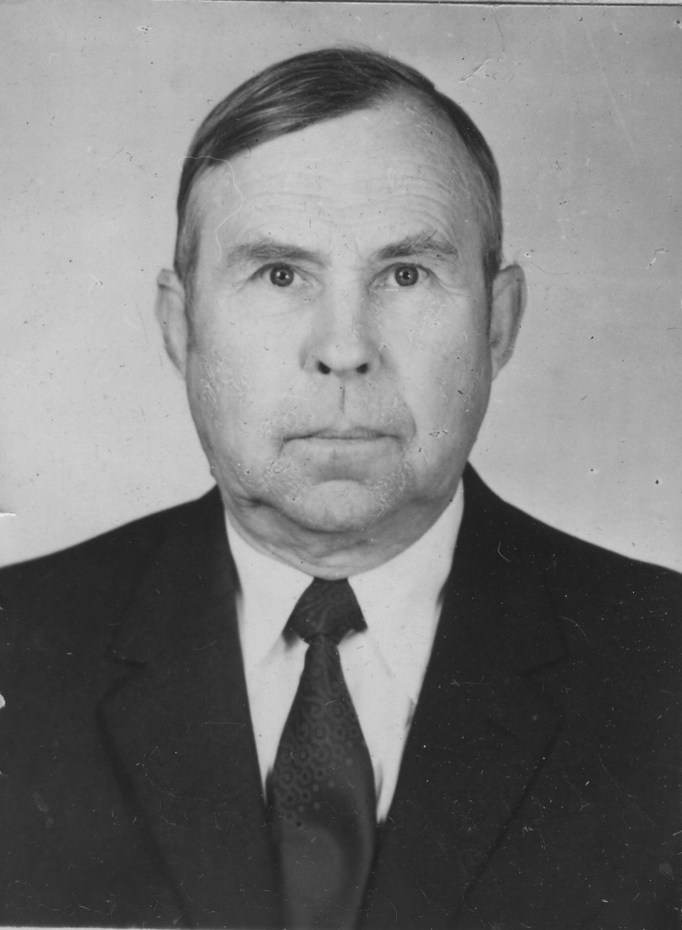 4. ГАПК. Фотофонд. П-8492. В. Н. Михайлов – радиолюбитель. В 1926 году первый принял на детекторный приемник станцию РА-17..jpg